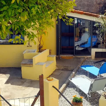 بيت للعطل Borgo Antico - Casa Del Marinaio ليريسي